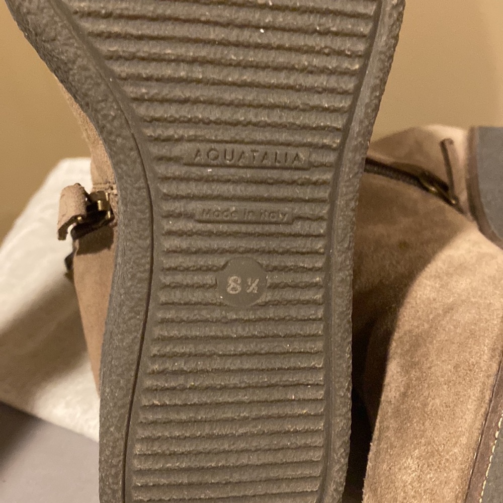 Aquatalia Vina Suede Wedge Platform Ankle Booties; 8.5 - Picture 8 of 8